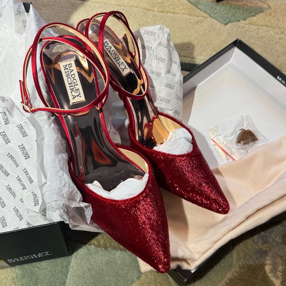 Badgley Mischka Red Lyric Plush Ankle Straps - Picture 13 of 13